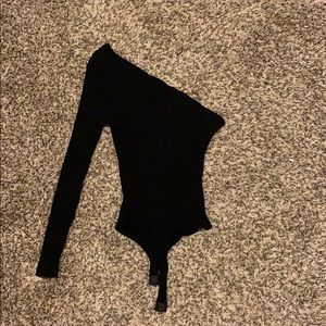 One shoulder long sleeve black bodysuit